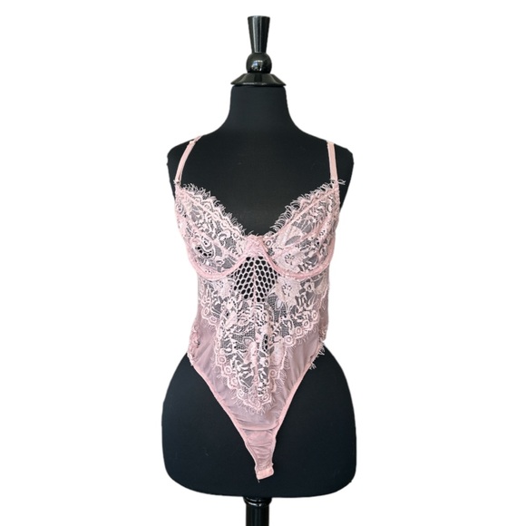 Floral Lace Bodysuit - Picture 2 of 10